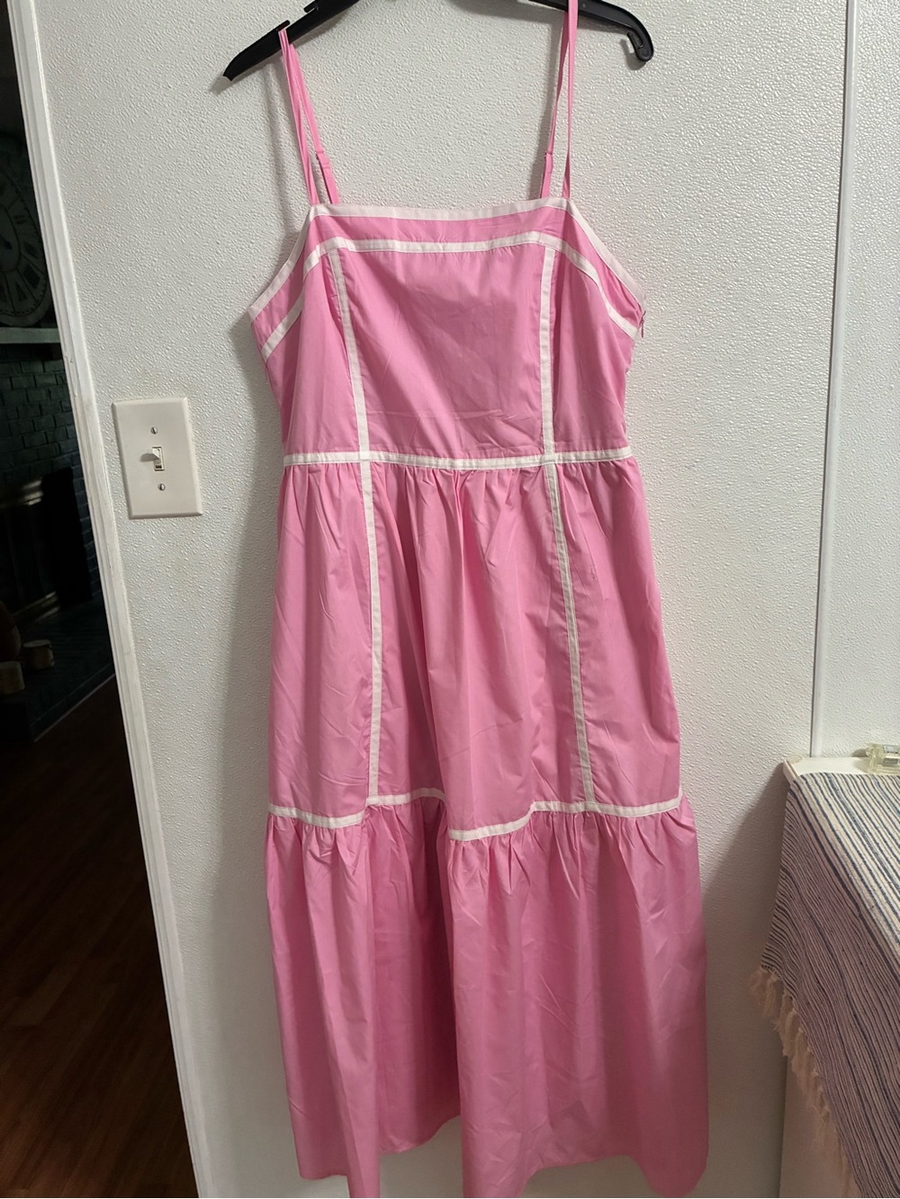 Women’s Pink Tiered Spaghetti-Strap Dress Large